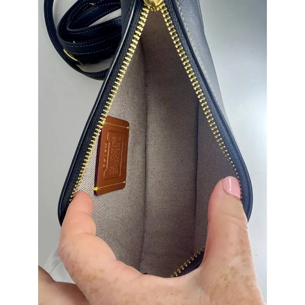 Coach black leather Swinger bag - Picture 5 of 6